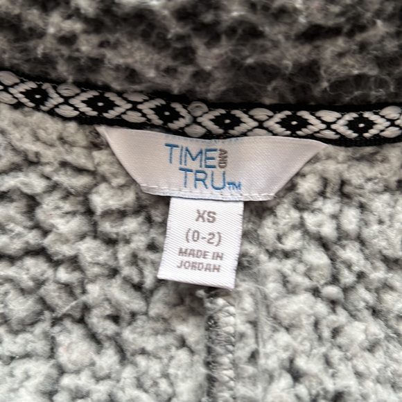 Fuzzy jacket - Picture 2 of 2